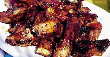 Diabetic-Friendly Sizzling spare ribs with BBQ sauce