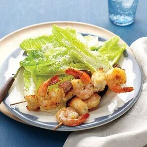 Diabetic-Friendly Bread and Shrimp Skewers with Romaine Salad